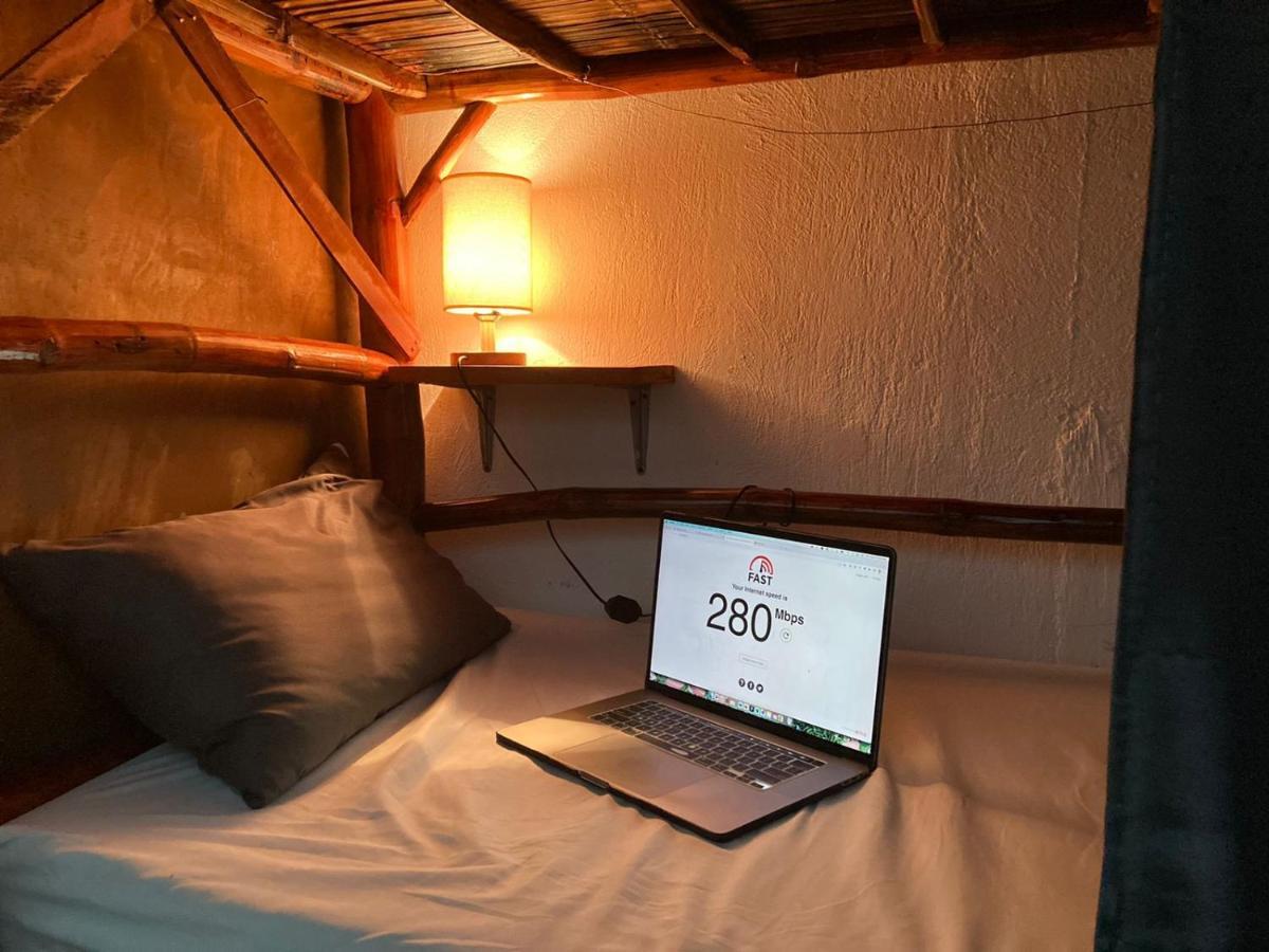 Ohlala Hostel 몰볼 외부 사진